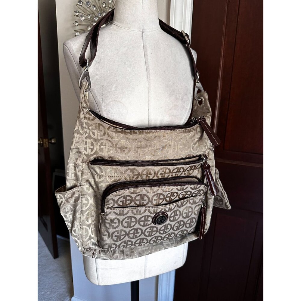 Giani Bernini handbag in beige satiny fabric w/tons of compartments